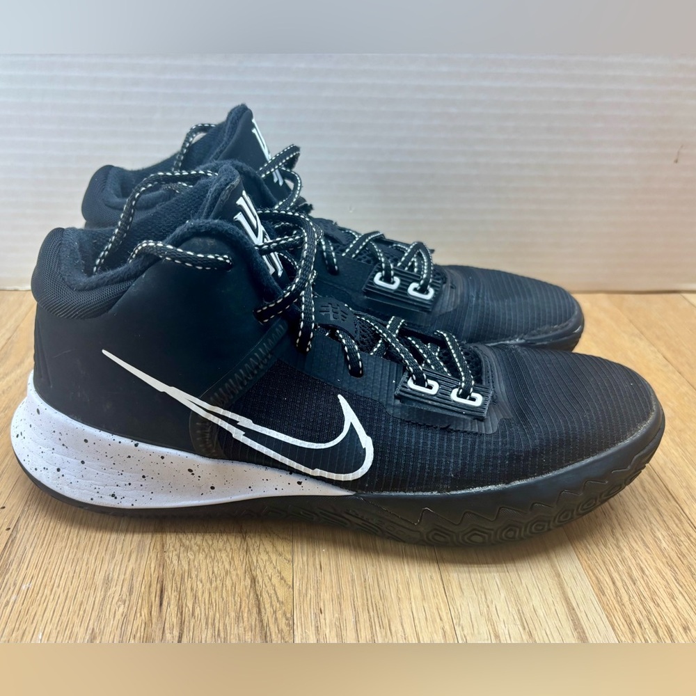 Nike Shoes Mens Sz 8 Kyrie Flytrap Basketball Black and White